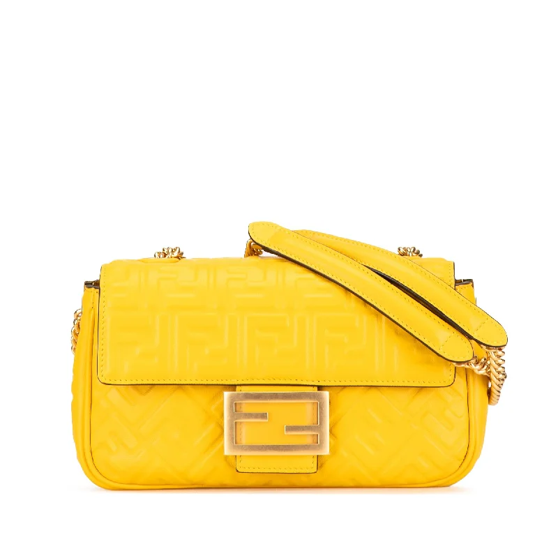 Fendi Zucca Embossed Chain Midi Baguette (SHG-cFziRb)